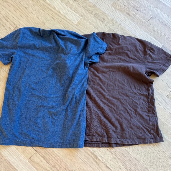 Lot of 2 Abercrombie & Fitch Men's T-Shirt in Navy Blue & Brown XS - Picture 2 of 5